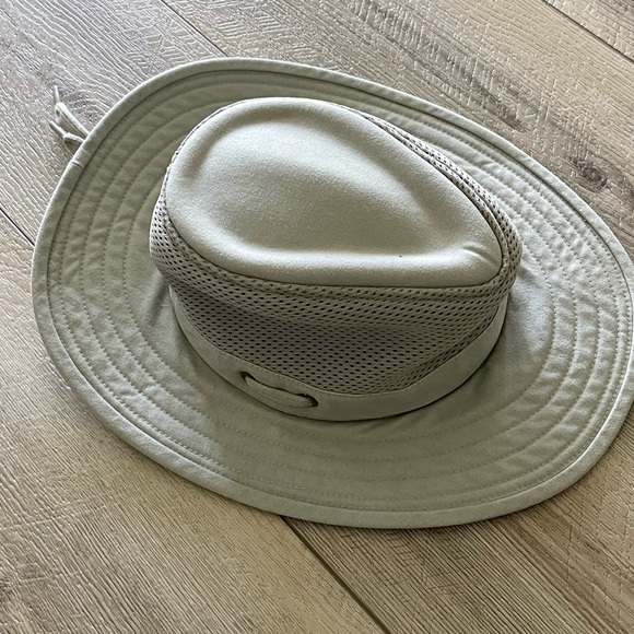 The Tilley mesh hat - Picture 3 of 6